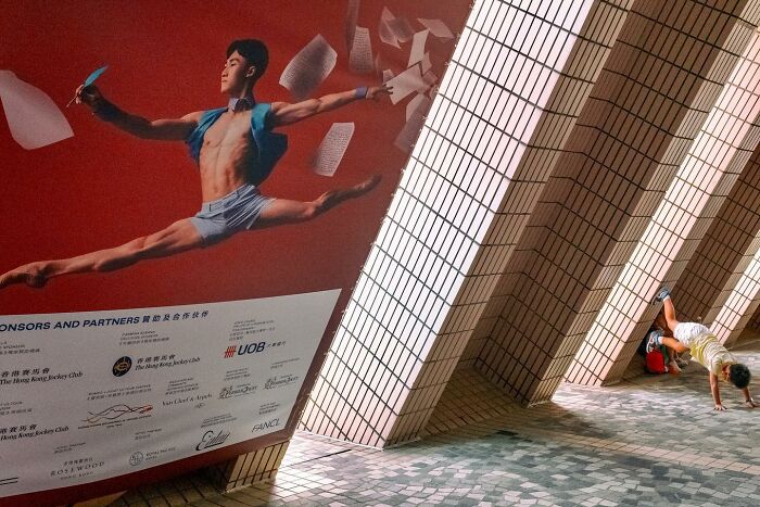 35 Lucky Accidents Captured By Street Photographer Edas Wong (New Pics)