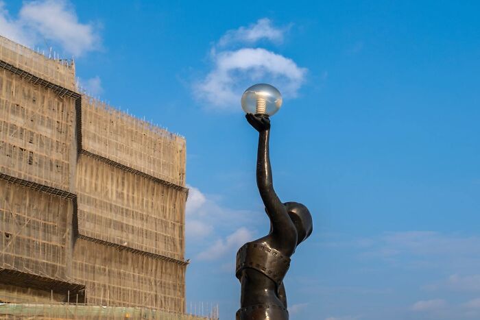 35 Lucky Accidents Captured By Street Photographer Edas Wong (New Pics)