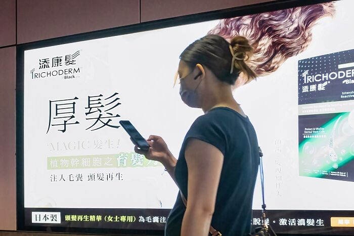 35 Lucky Accidents Captured By Street Photographer Edas Wong (New Pics)