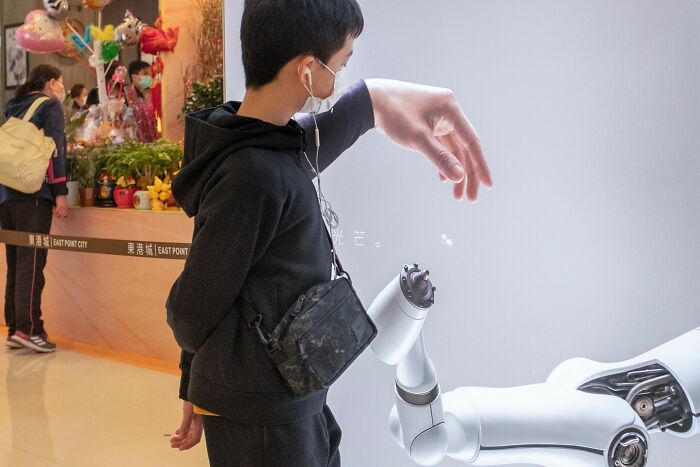 35 Lucky Accidents Captured By Street Photographer Edas Wong (New Pics)