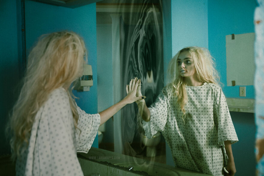 What If Alice Was Really Insane? I Went To An Old Asylum And Created A Photoshoot To Tell A Different Story About Alice And Her "Wonderland" (23 Pics)