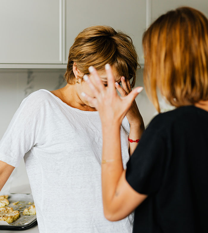 Bride Doesn't Want Her Best Friend In Wedding Photos Because Her "Bump Would Be Too Distracting", She Drops Out