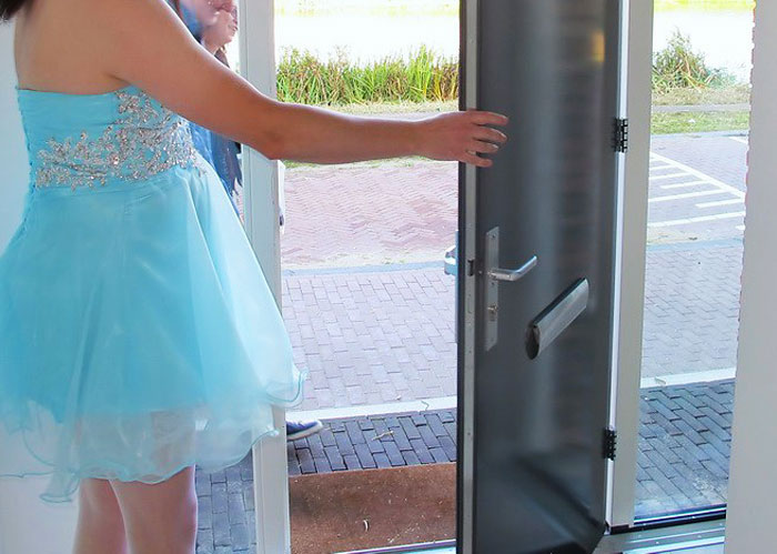 People Drag This Person Who Demanded That Their Neighbor Remove Their Doorbell Camera As It Made Them Feel Uneasy