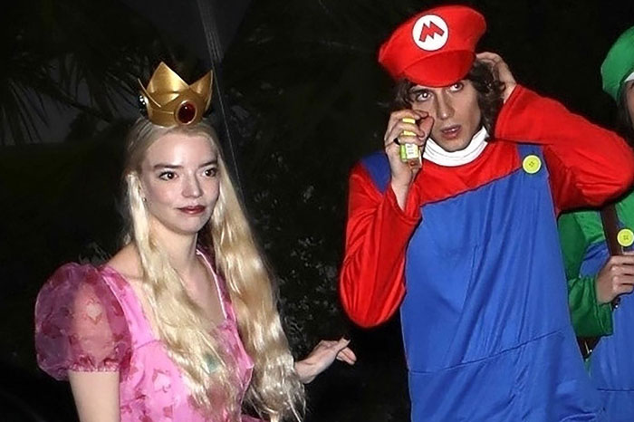Anya Taylor-Joy And Malcolm McRae As Peach And Mario