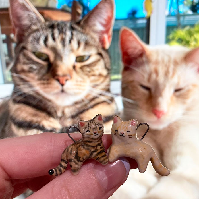 I’ve Always Loved Ceramics And Started Creating Customized Pet Portrait Charms (23 Pics)
