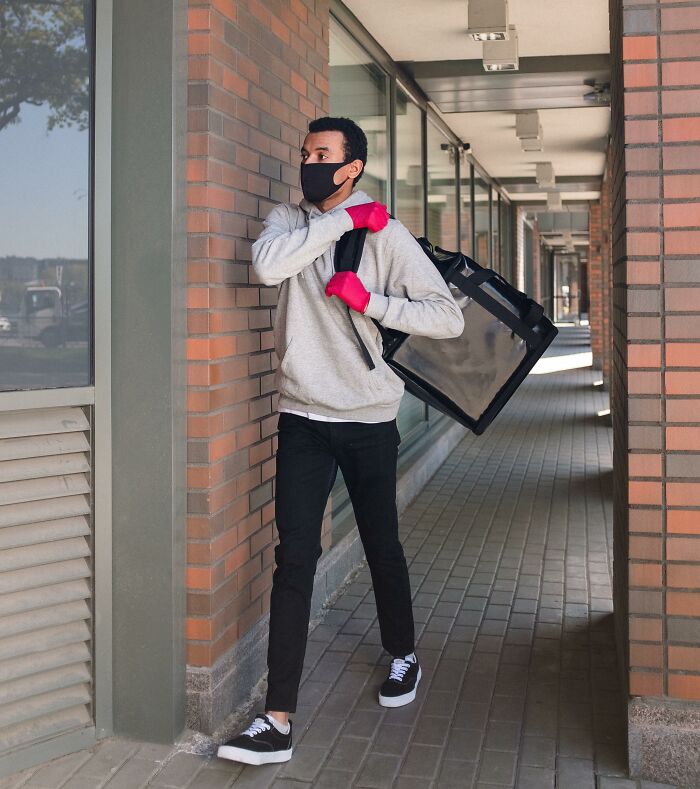 People Who Have To Enter Other People’s Houses As Part Of Their Job Share The Most Disturbing Things They’ve Seen (30 Answers)