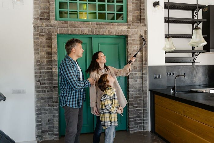 Here Are The 50 Worst Legal Things That Should Be Illegal, As Shared In This Online Thread