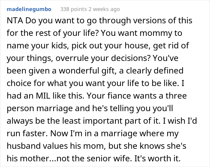 Man Returns His Fiancée’s Wedding Dress To Respect His Mom’s “Vision”, Gets Screamed At Man Returns His Fiancée’s Wedding Dress To Respect His Mom’s “Vision”, Gets Screamed At