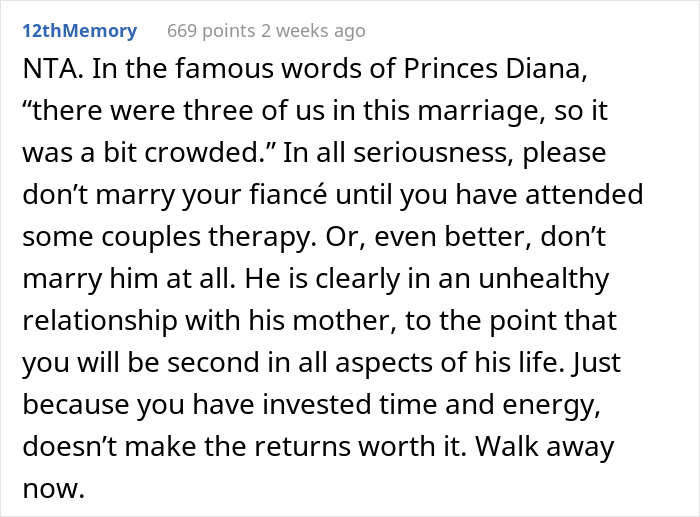 Man Returns His Fiancée’s Wedding Dress To Respect His Mom’s “Vision”, Gets Screamed At Man Returns His Fiancée’s Wedding Dress To Respect His Mom’s “Vision”, Gets Screamed At