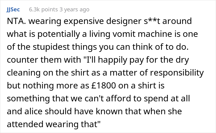 Baby Vomits On A £1,800 Top, Mom Refuses To Pay For It, People Are Divided Over Who's Right Baby Vomits On A £1,800 Top, Mom Refuses To Pay For It, People Are Divided Over Who's Right