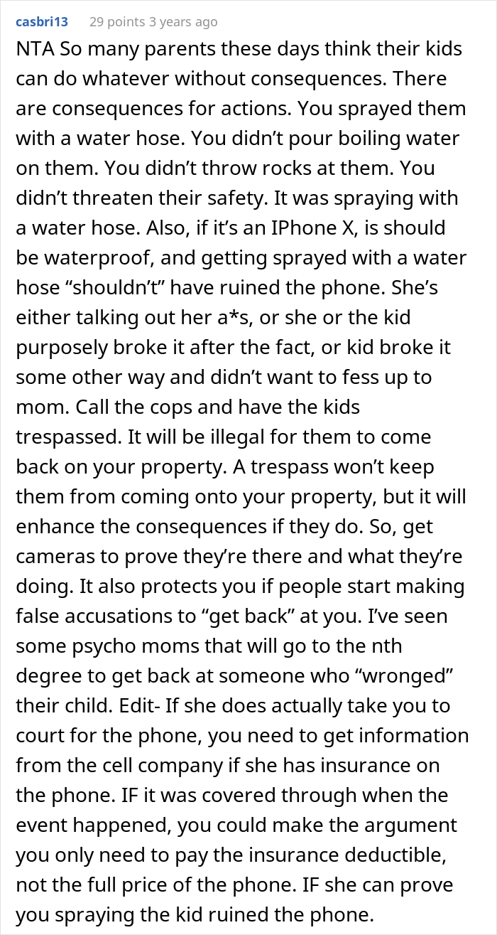 "None Of Them Were Willing To Apologize For Their Children's Actions": Guy Sprays Thieving Kids With Garden Hose
