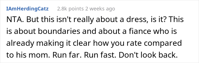 Man Returns His Fiancée’s Wedding Dress To Respect His Mom’s “Vision”, Gets Screamed At Man Returns His Fiancée’s Wedding Dress To Respect His Mom’s “Vision”, Gets Screamed At