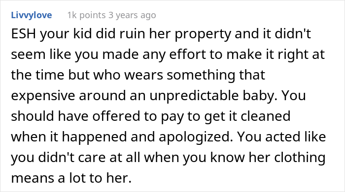 Baby Vomits On A £1,800 Top, Mom Refuses To Pay For It, People Are Divided Over Who's Right Baby Vomits On A £1,800 Top, Mom Refuses To Pay For It, People Are Divided Over Who's Right