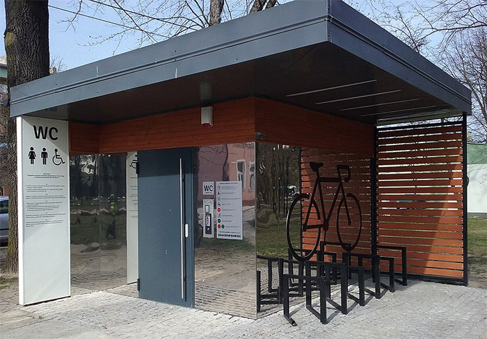 "The Whole Place Smelled Like Hot Garbage": 50 People Reveal The Biggest Culture Shock They’ve Ever Encountered