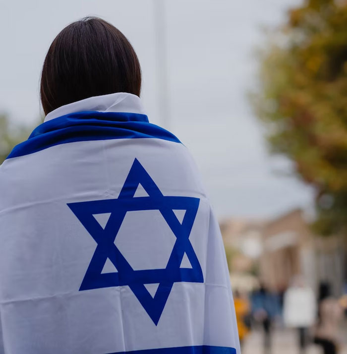 30 Times Authority Figures Misled The Public By Telling Them The Most Destructive Lies In Human History