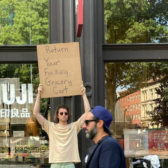 ‘Dude With Sign’ Has 8 Million Followers For Protesting Against Annoying Everyday Things With Funny Signs (30 New Pics)