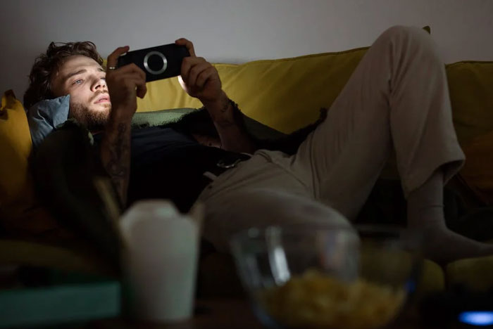 30 Things Immature People Think Are "Signs Of Maturity"