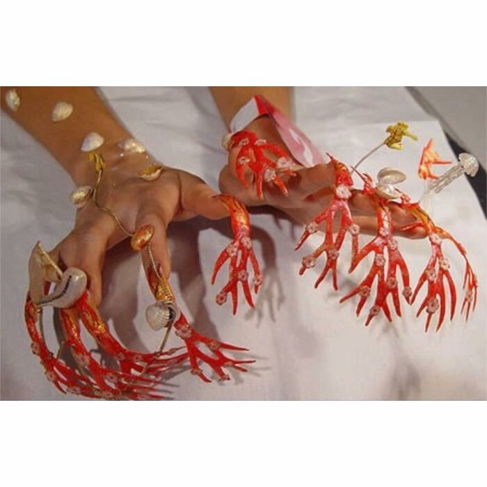 She Sells Seashells By The Sea Shore With Great Difficulty