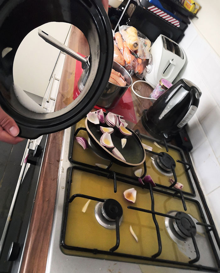 The Bottom Of The Slow Cooker Pot Fell Off, Spilling 6 Liters Of Hot Pineapple Juice Everywhere. The Kitchen Will Be Sticky Until The End Of Time