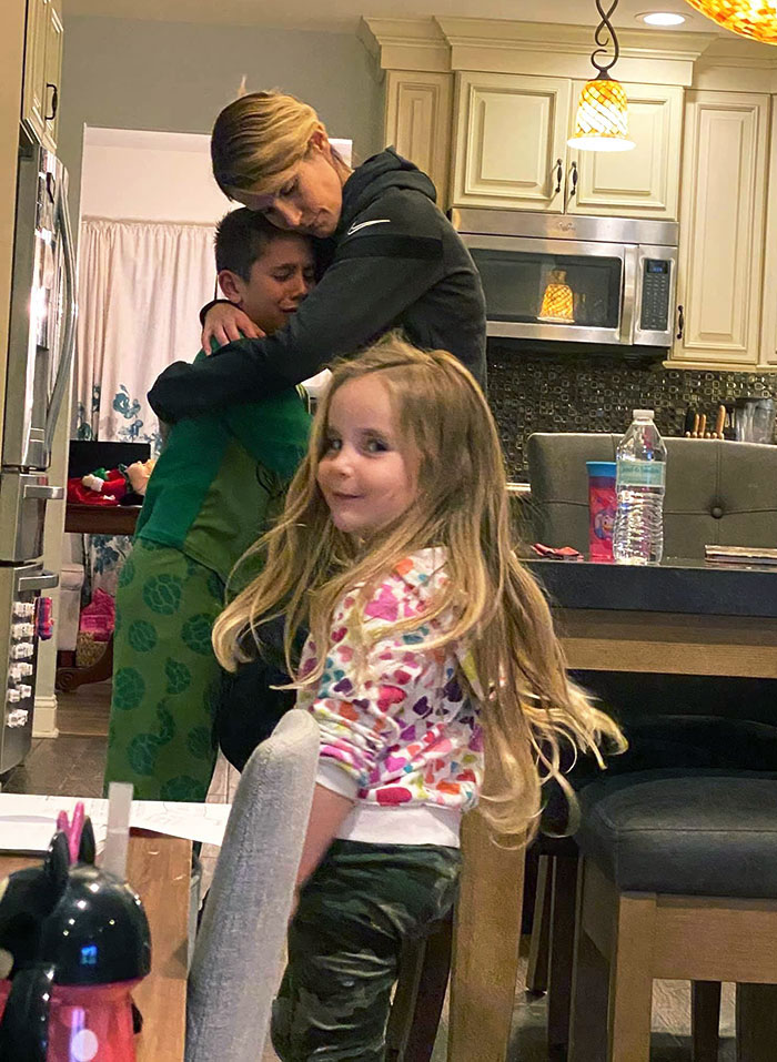 Le pregunté a mi hijo qué quería de Taco Bell. Dijo que no quería nada. Ahora está llorando incontrolablemente porque "olvidó que Taco Bell tiene tacos"