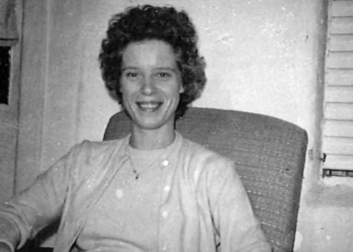 &ldquo;Let&rsquo;s Keep In Touch!&rdquo;: Hilarious Grandma Has Ouija Boards Distributed At Her Funeral