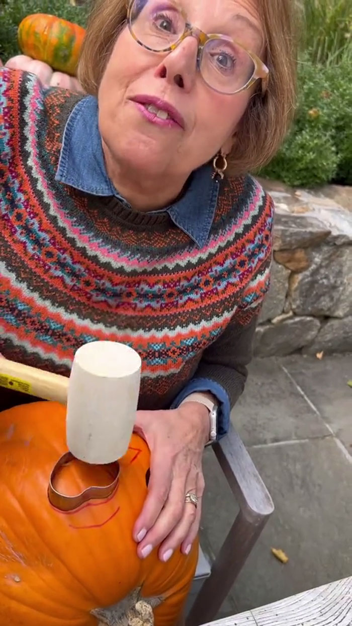 "Do's And Don'ts Of Pumpkin Carving" From This Grandma With Over 2.6M Followers