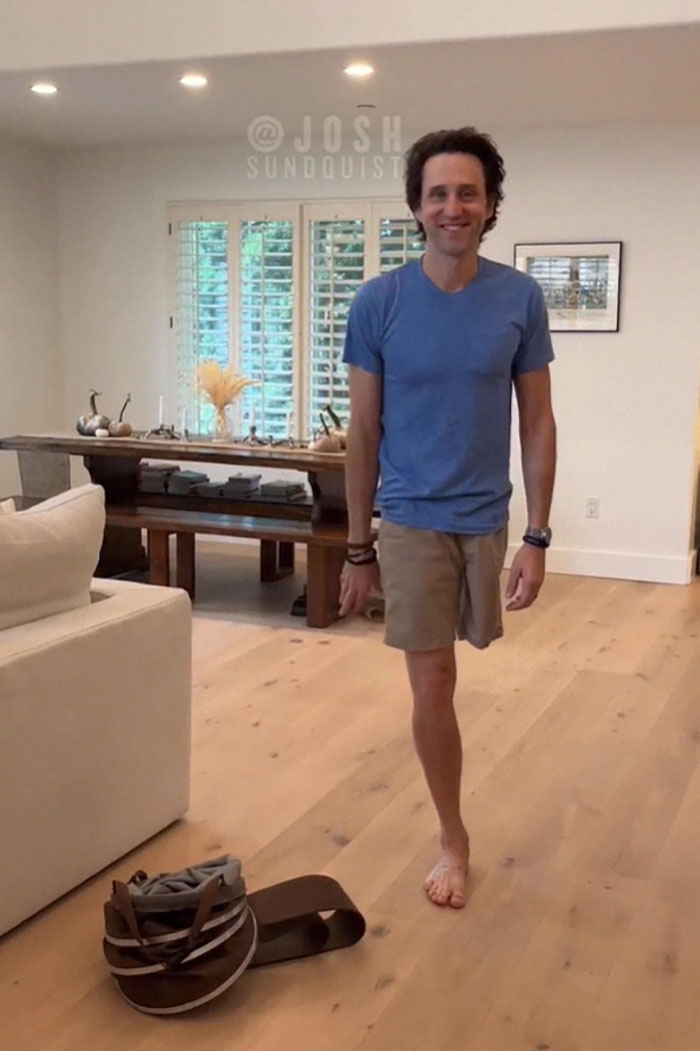 One-Legged Man Dresses Up In An Epic Halloween Costume Every Year, And Here’s His Grand Reveal In 2022 One-Legged Man Dresses Up In An Epic Halloween Costume Every Year, And Here’s His Grand Reveal In 2022