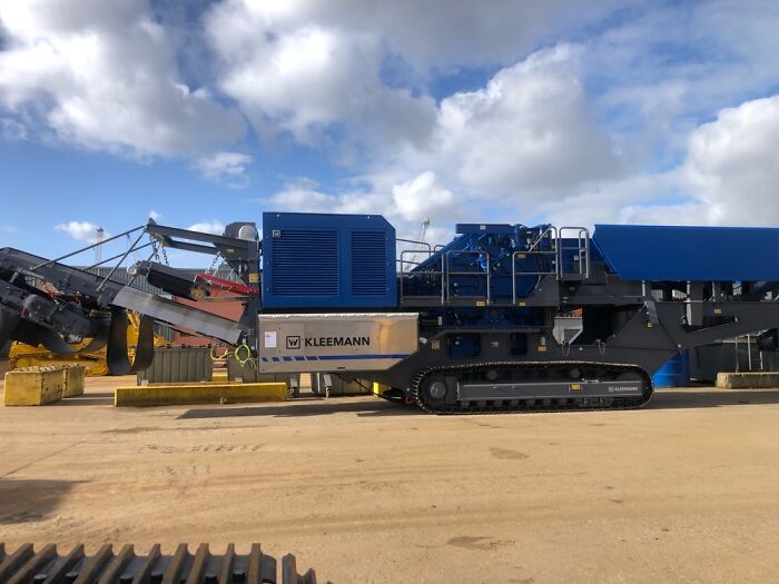 Kleemann Mr 122i Pro Mobile Impact Crusher... Very Expensive Thing