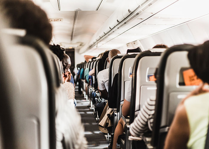 Man Snaps At A Mom On A Plane After She Fails To Discipline Her Kids During The Flight, Wonders If He Went Too Far Man Snaps At A Mom On A Plane After She Fails To Discipline Her Kids During The Flight, Wonders If He Went Too Far