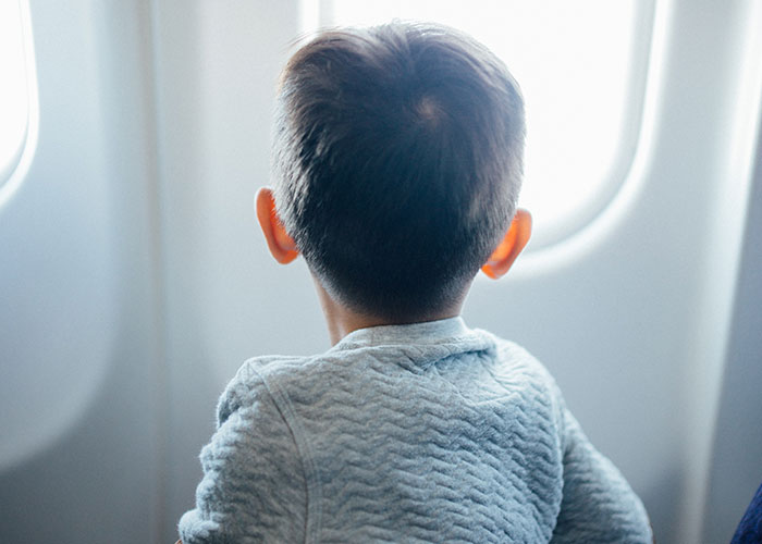Man Snaps At A Mom On A Plane After She Fails To Discipline Her Kids During The Flight, Wonders If He Went Too Far Man Snaps At A Mom On A Plane After She Fails To Discipline Her Kids During The Flight, Wonders If He Went Too Far