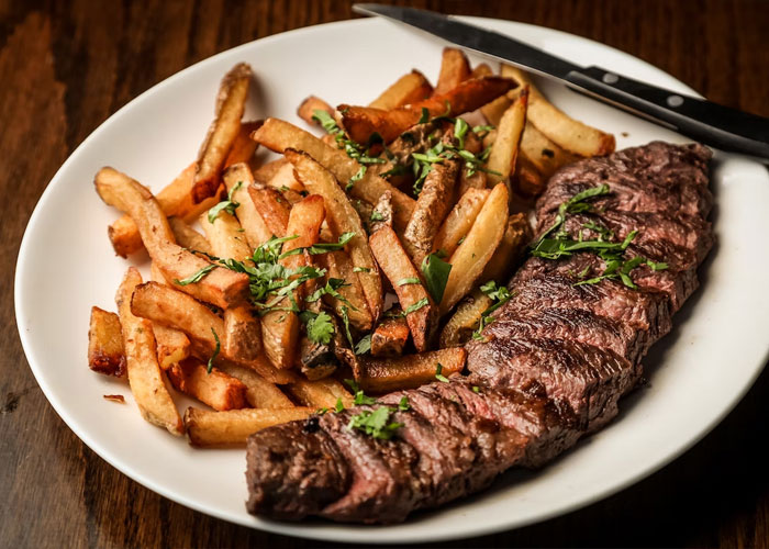 30 Dishes People Should Stop Ordering, As Revealed By Restaurant Workers Online