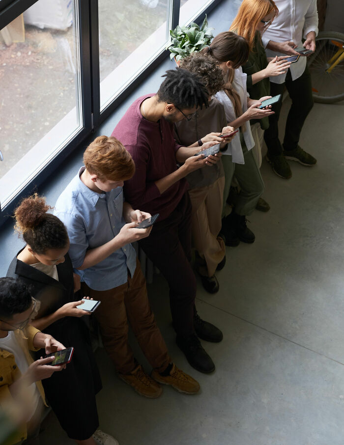 Millennials Get Asked What Confuses Them About Gen Z, And Here're 30 Of Their Answers