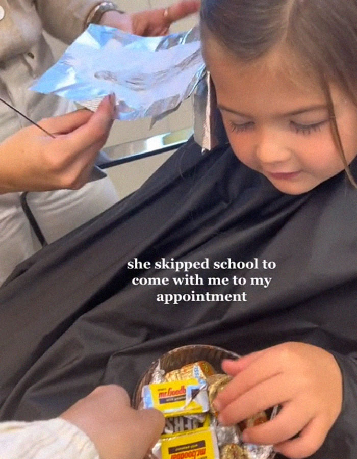 Woman Is Fuming After The Internet Turned A "Special And Fun Bonding Moment With Daughter" Against Her After Bleaching Five-Year-Old's Hair Woman Is Fuming After The Internet Turned A "Special And Fun Bonding Moment With Daughter" Against Her After Bleaching Five-Year-Old's Hair