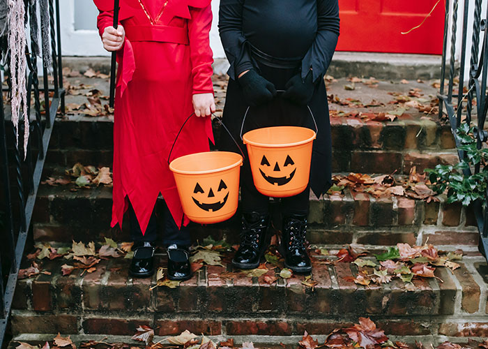 'Super Vegan' Woman Charges Neighbor's Kids 5 Bags Of Halloween Candy Each As 'Tax', Their Mom Gets Revenge