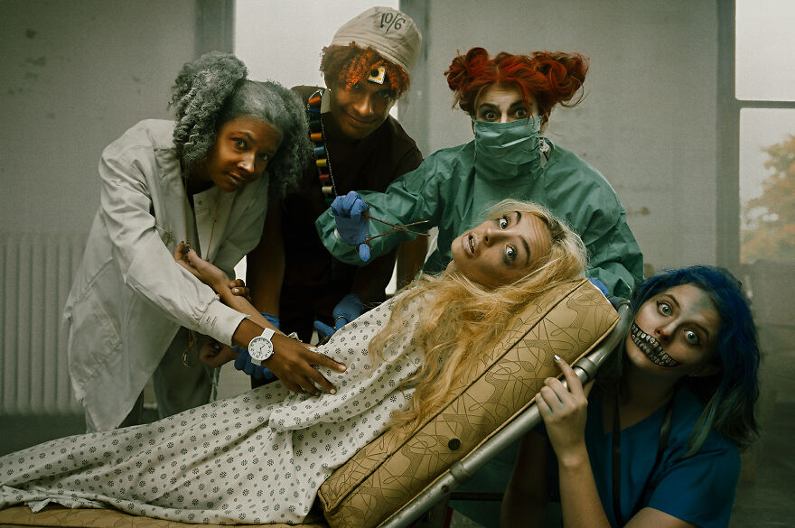 What If Alice Was Really Insane? I Went To An Old Asylum And Created A Photoshoot To Tell A Different Story About Alice And Her "Wonderland" (23 Pics)