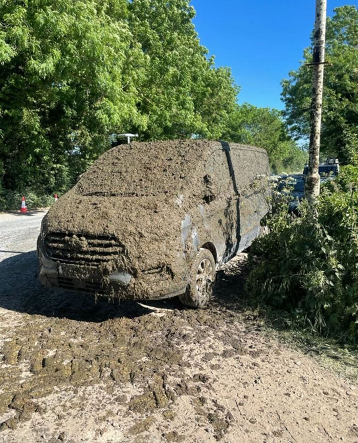 ¿Qué podría pasar si bloqueo la entrada de un granjero solo para no pagar estacionamiento? 