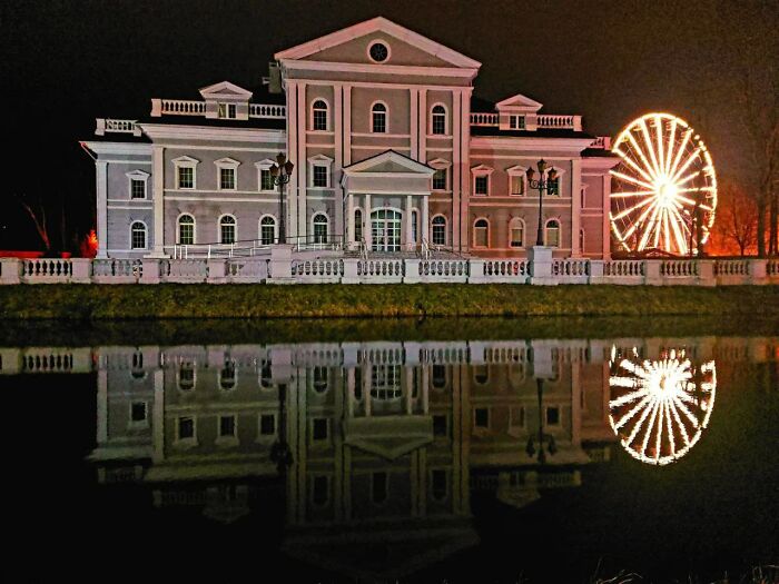 I Took These Photos Last Night When Walking Down The Street (14 Pics)