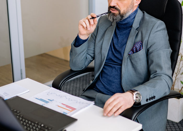 Woman Is About To Be Fired For Refusing To Come To The Office Because She Was Hired For A 100% Remote Job, Asks The Internet For Advice