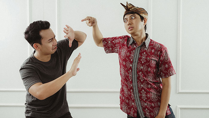 Person blame other one