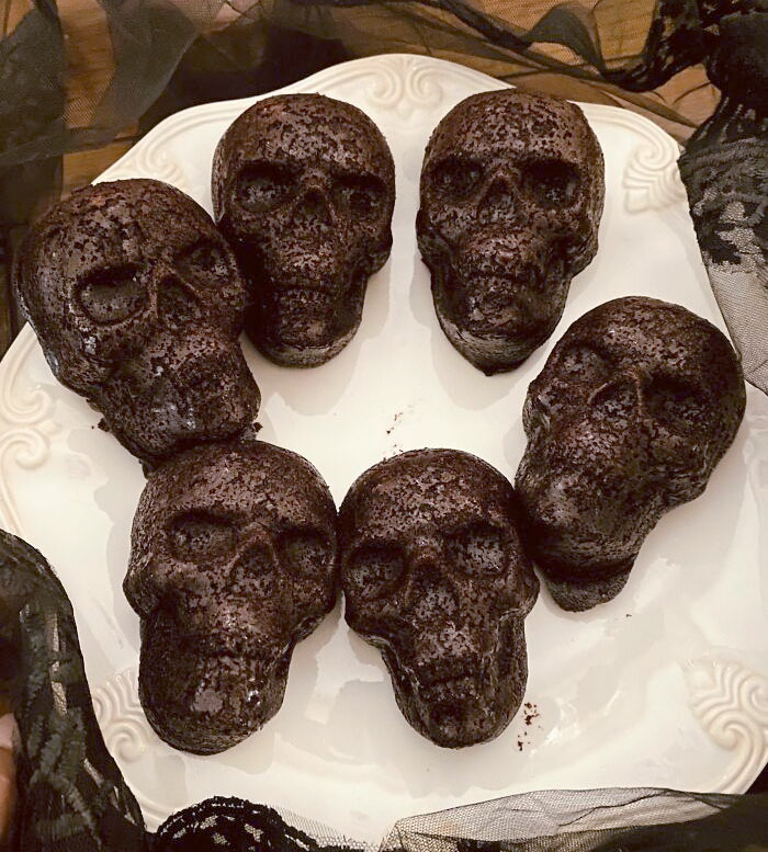 I Made These Delicious Chocolate Skull Cakes