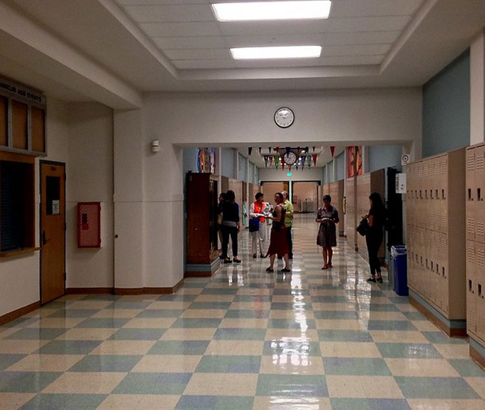 20 Reglas extrañas y estúpidas que se impusieron en algunas escuelas