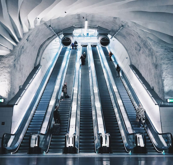 “What Is The Most Terrifying Thing To Happen To You In A Well-Lit And Populated Place?”: 30 People Tell Some Terrifying Stories