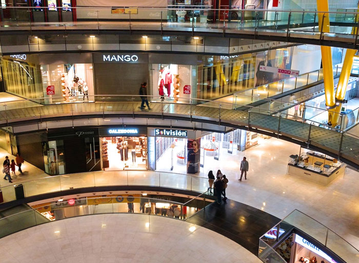 “What Is The Most Terrifying Thing To Happen To You In A Well-Lit And Populated Place?”: 30 People Tell Some Terrifying Stories