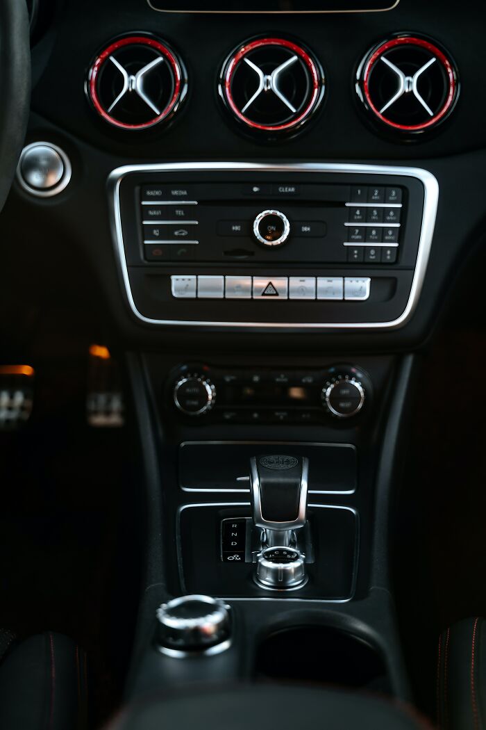 "I'm With The Boomers On This One": 30 Old-Fashioned Things People Still Enjoy Doing, As Shared On This Online Thread