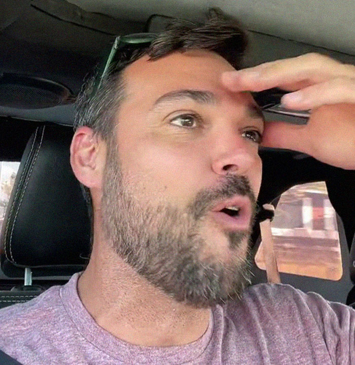 "For What?": Man Orders A Pizza He Will Pick Up Himself, Is Surprised When He's Asked For A 20% Tip "For What?": Man Orders A Pizza He Will Pick Up Himself, Is Surprised When He's Asked For A 20% Tip