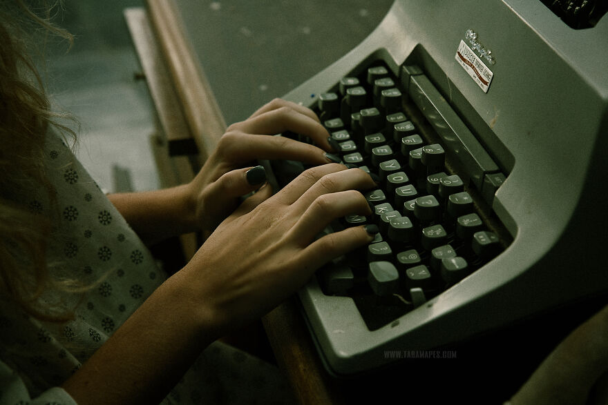What If Alice Was Really Insane? I Went To An Old Asylum And Created A Photoshoot To Tell A Different Story About Alice And Her "Wonderland" (23 Pics)