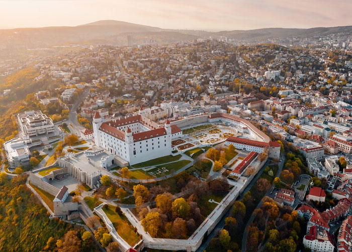 Locals Are Sharing Social Norms And Insider Tips For Traveling In Their Country That People Might Not Consider (30 Answers)