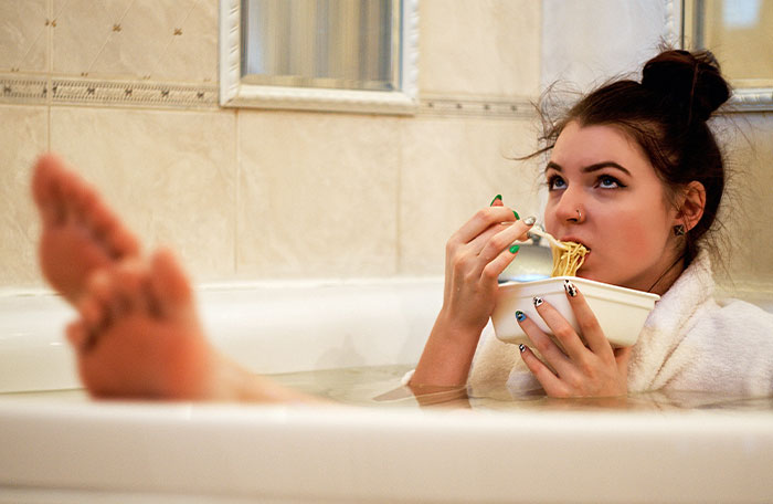 Someone Asked Men To Share What They Learned From Living With Women That They Didn't Know Before, And These Are 30 Of The Most Surprising Answers