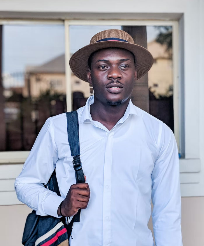 Non-Americans Share 30 Annoying Things Most American Tourists Do But Shouldn't When Visiting Their Countries