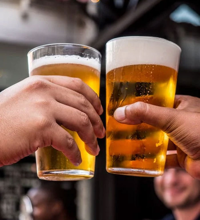 Non-Americans Share 30 Annoying Things Most American Tourists Do But Shouldn't When Visiting Their Countries